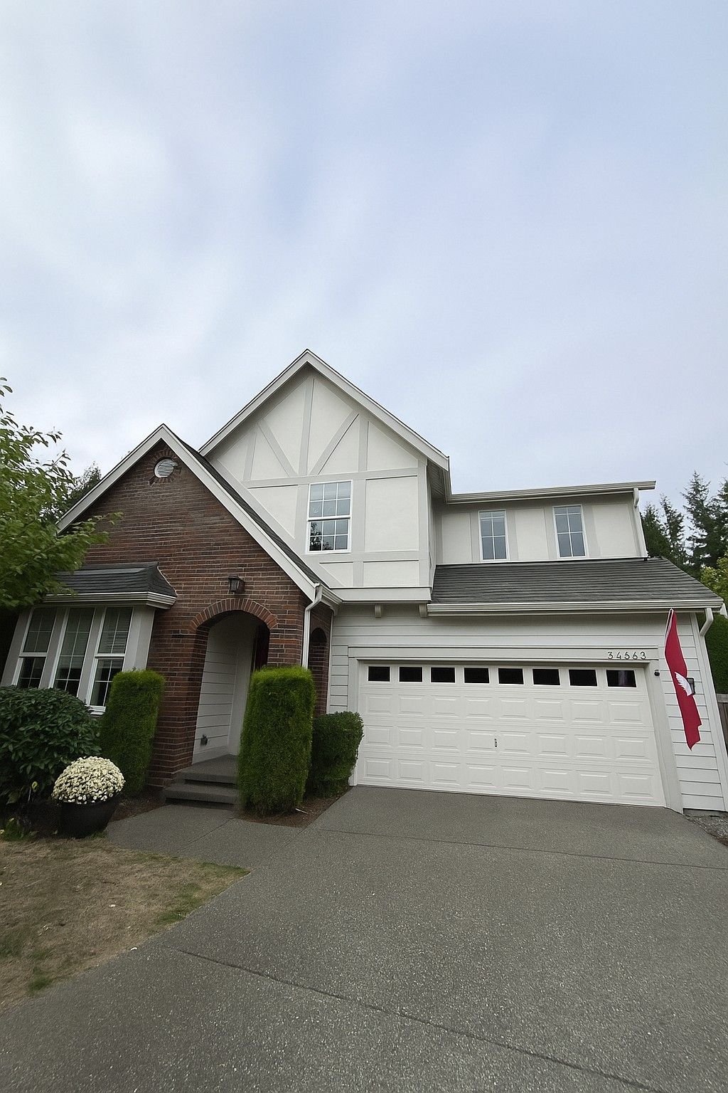 Here is a look at some of the most important aspects to consider before hiring a local contractor: