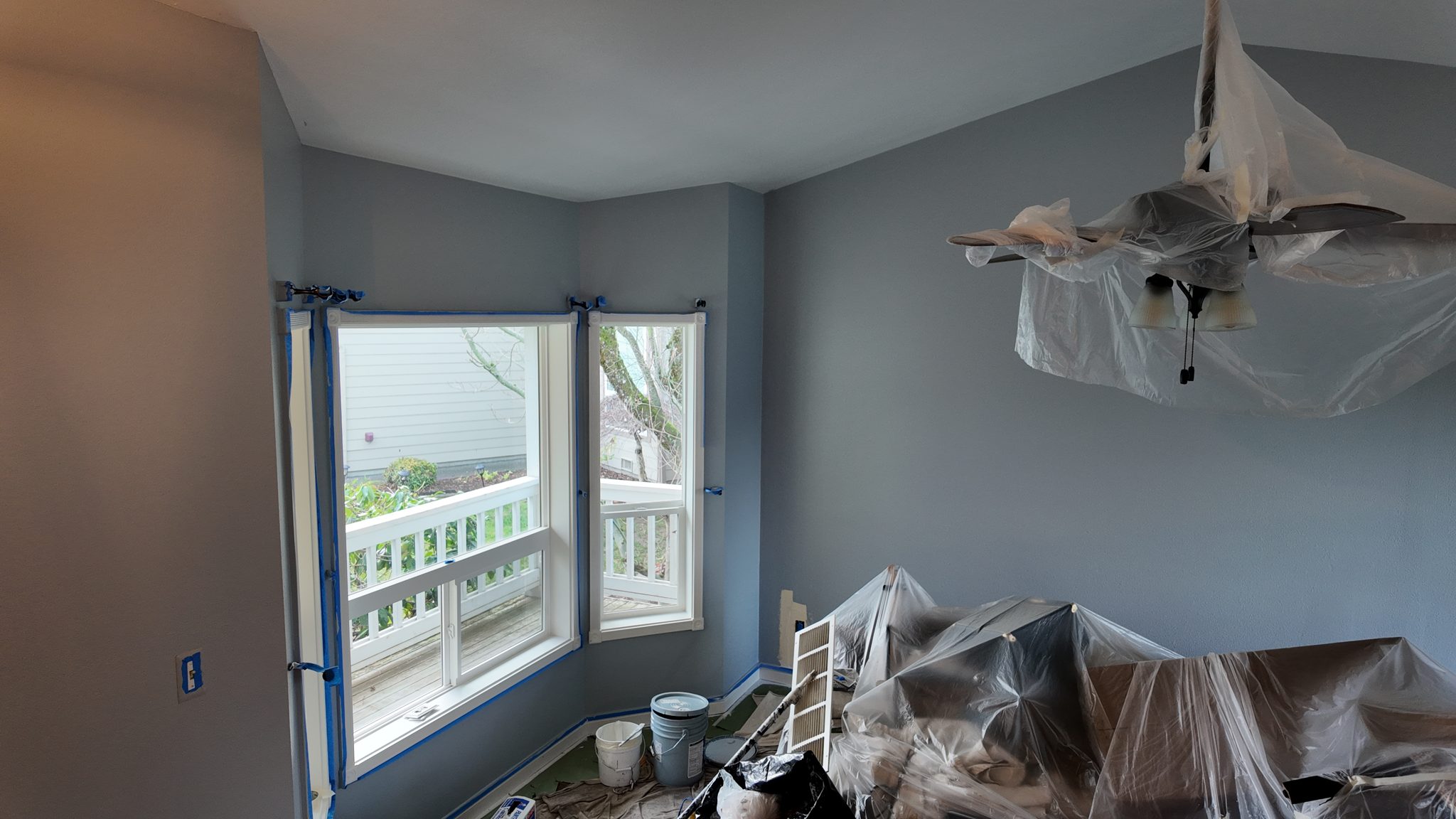 maple-valley-interior-painting-blue-bay-window-room